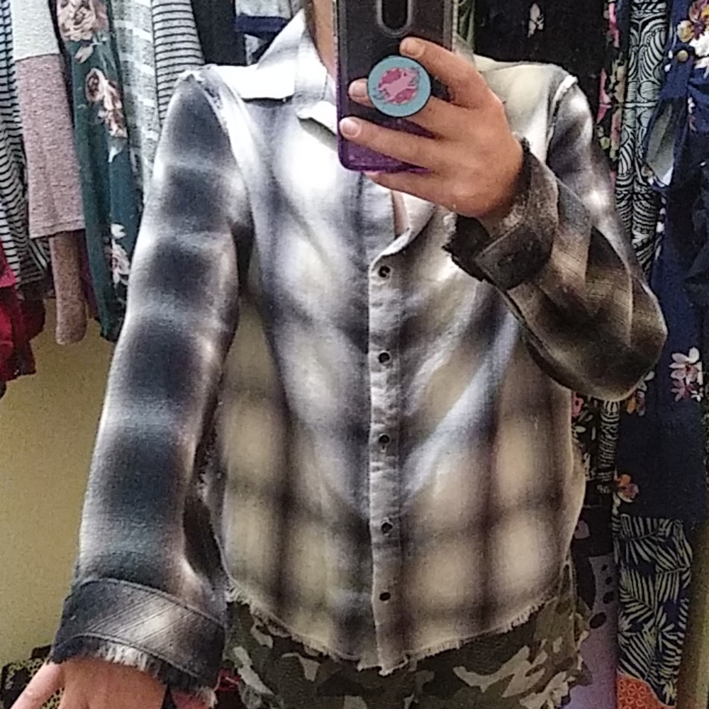 Kassandra frayed hem button down